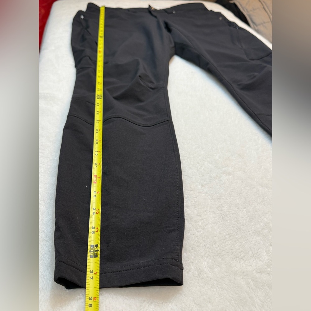 Duluth Trading Co Women's Black Zip Cargo Pocket Pants - Picture 4 of 8